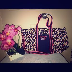 🚨PRICE DROP🚨 Large Victoria’s Secret Tote Bag